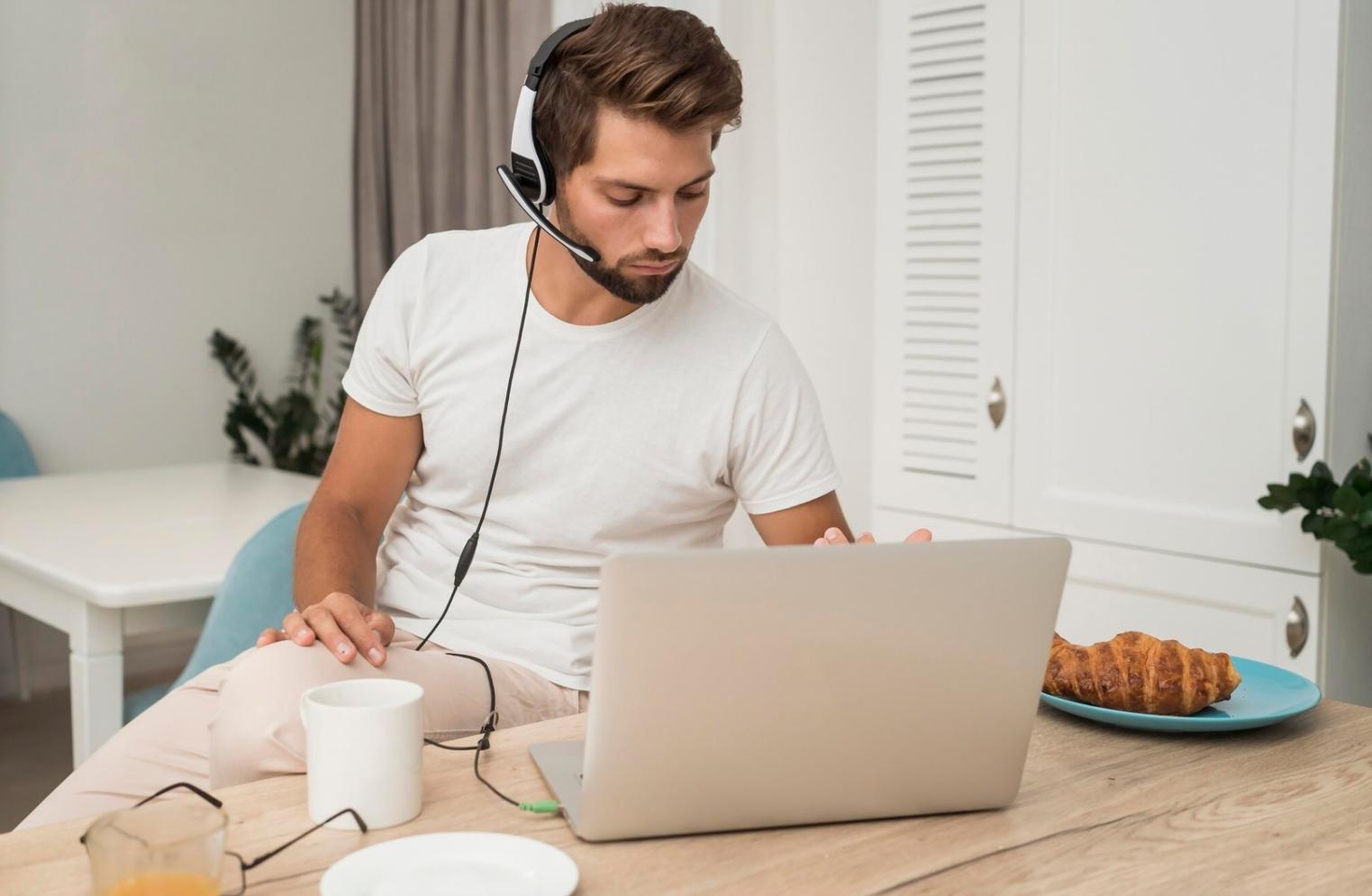Gruppo di lavoro durante una sessione di coaching collaborativo